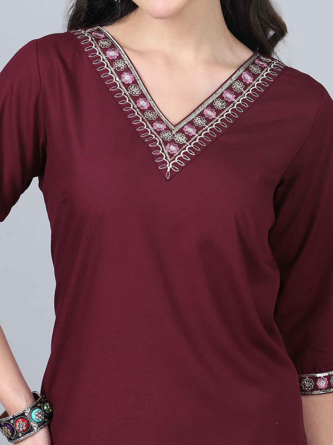 Solid Color Women's Kurti with V-Neck and Flared Hem