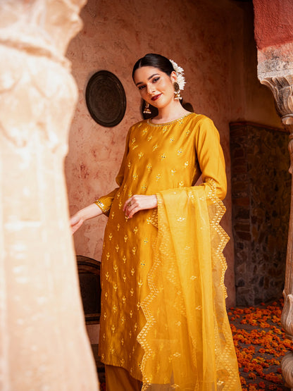 women-wearing-flamboyant-yellow-adda-work-kurta