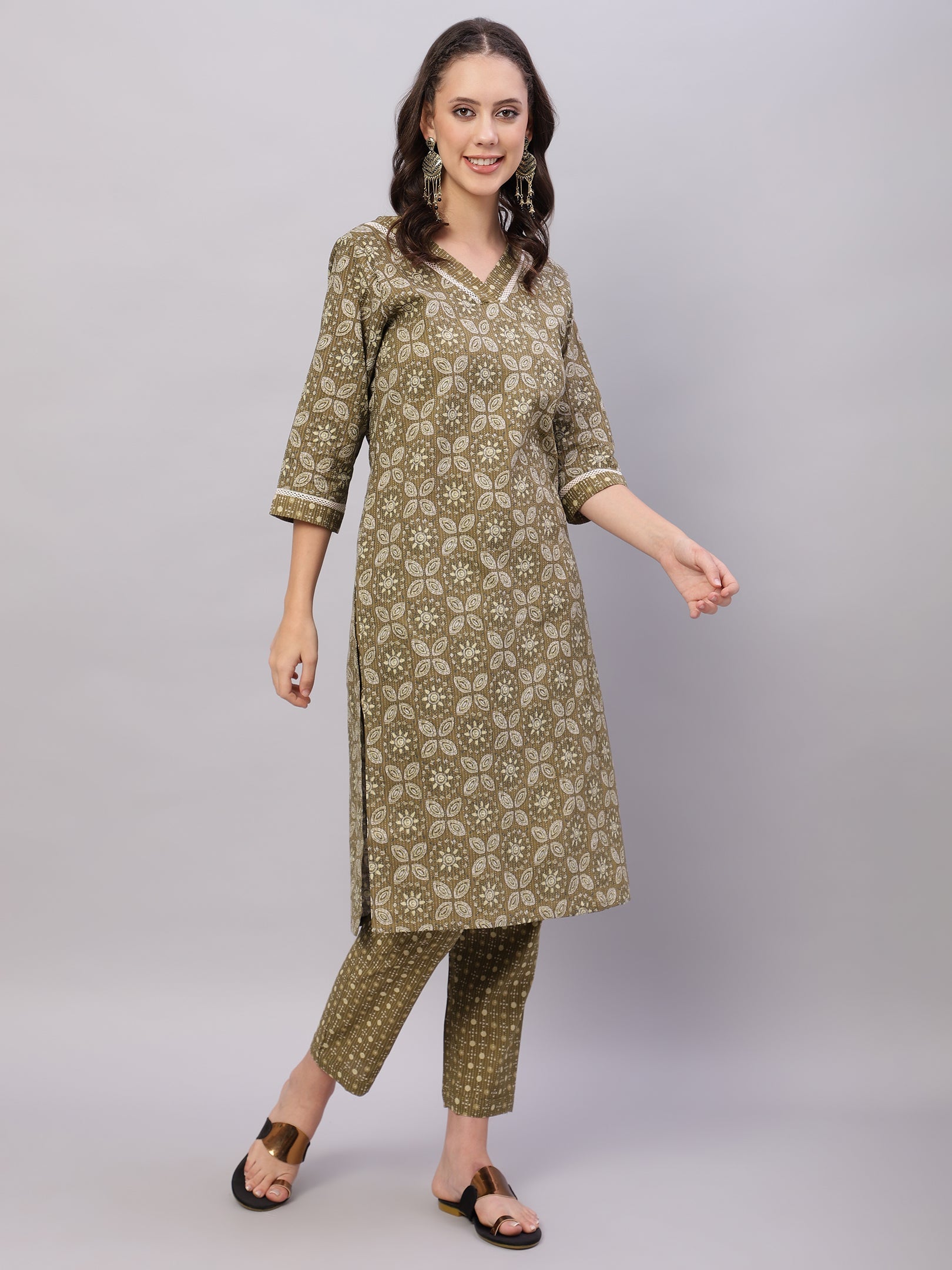 Women Green Ethnic Motifs Floral Print Kurta with Trousers & Dupatta